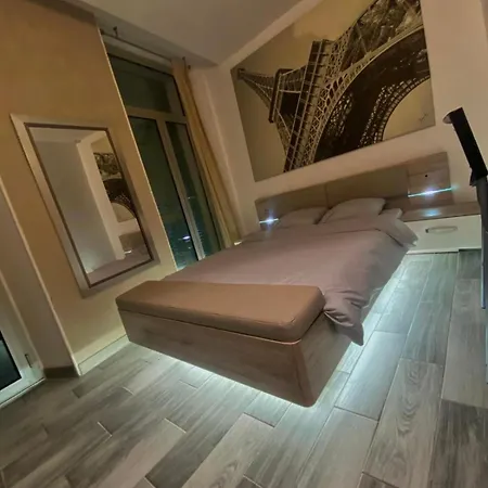 Lumineux Avec Balcon A Διαμέρισμα *