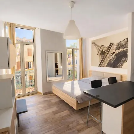 Appartement Lumineux Avec Balcon A *
