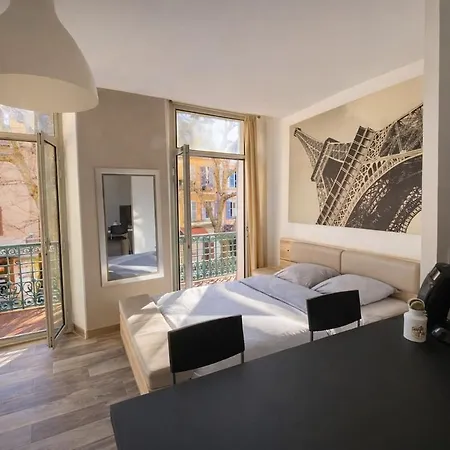Appartement Lumineux Avec Balcon A *